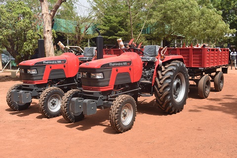 Des tracteurs équipés ont été octroyés à l'INERA