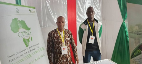 Le stand de OFAB avec Dr Hamadou Sidibé et Saïbou Diao