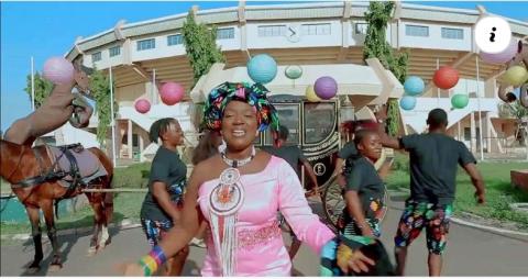 « Bayir Nooma » : Wendy chante son amour pour le Burkina Faso