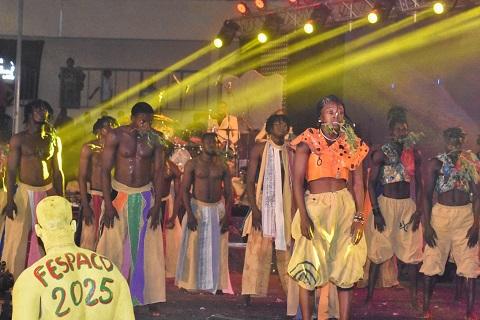 Le spectacle d'ouverture a émerveillé le public